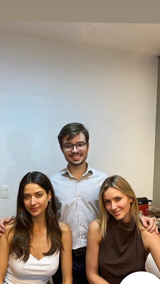 Story posted with Dr. Caíque by @euamandaadam