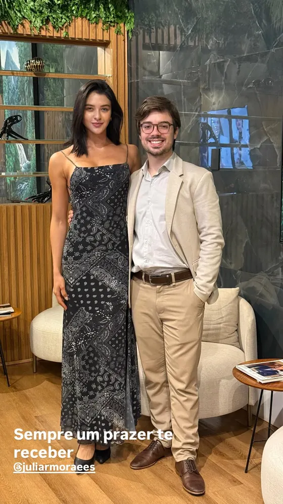 Story posted with Dr. Caíque by @juliarmoraees